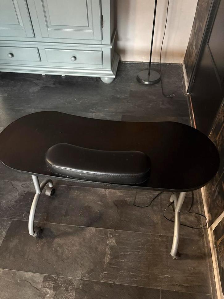 Nagel/manicure tafel met wielen, Huis en Inrichting, Bureaus, Gebruikt, Bureau, Met wielen, Ophalen
