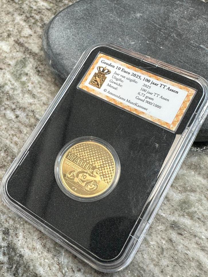 Gouden 10 Euro 2025 - 100 jaar TT Assen Proof, Postzegels en Munten, Munten | Nederland, Losse munt, Euro's, Vóór koninkrijk, Goud