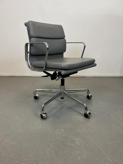 Vitra Eames Ea 217 Grijs Leer Showroom model, Huis en Inrichting, Bureaustoelen, Zo goed als nieuw, Ergonomisch