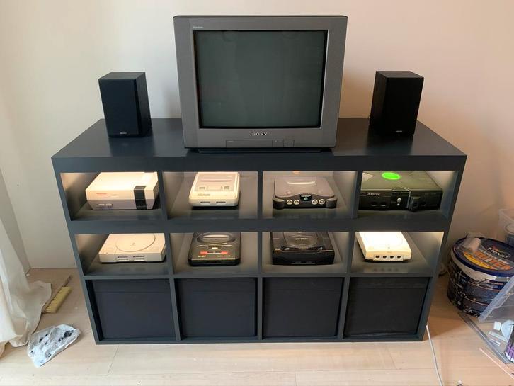 GRATIS - Custom retrogaming hokjeskast, Huis en Inrichting, Kasten | Dressoirs, Gebruikt, 100 tot 150 cm, Met plank(en), Overige houtsoorten