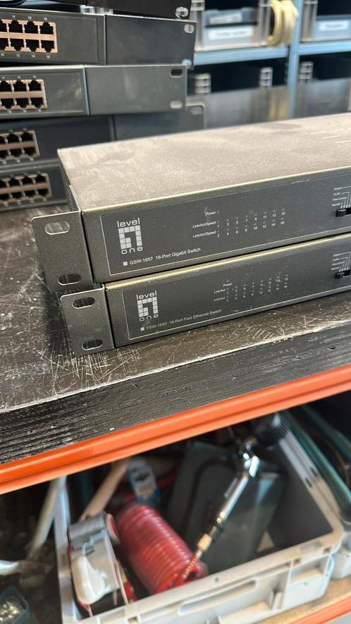 KTI - GSW/1657 / 2 stuks, Computers en Software, Netwerk switches, Zo goed als nieuw, Ophalen of Verzenden