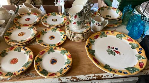 Gien FARANDOLE, Huis en Inrichting, Keuken | Servies, Zo goed als nieuw, Bord(en), Overige stijlen, Aardewerk, Ophalen of Verzenden