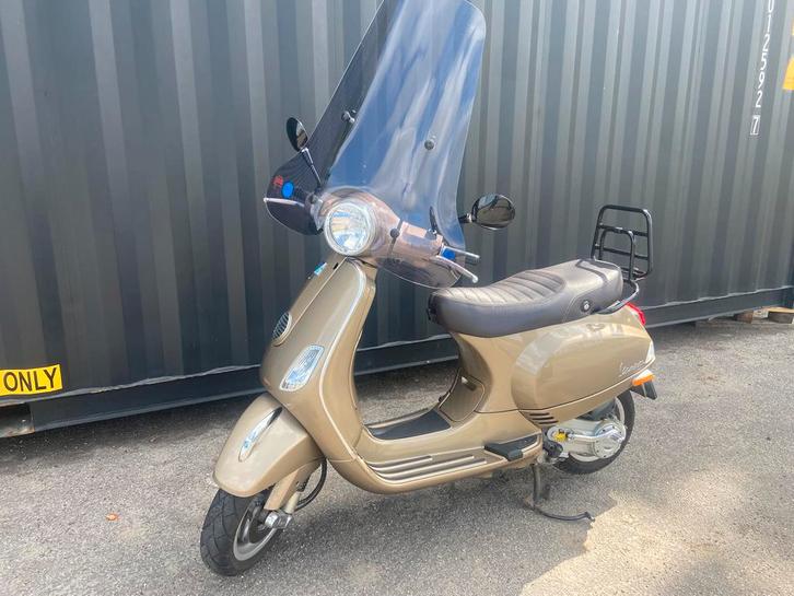 Vespa Piaggio goudkkeurig, Fietsen en Brommers, Scooters | Vespa, Zo goed als nieuw, Ophalen