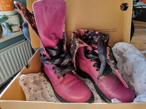 Dr. Martens Triumph Floral laarzen, maat 39, Kleding | Dames, Schoenen, Zo goed als nieuw, Hoge laarzen, Overige kleuren, Ophalen of Verzenden