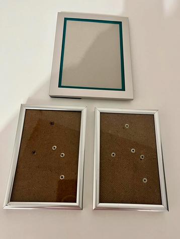 3 zilverkleurige fotolijstjes beschikbaar voor biedingen