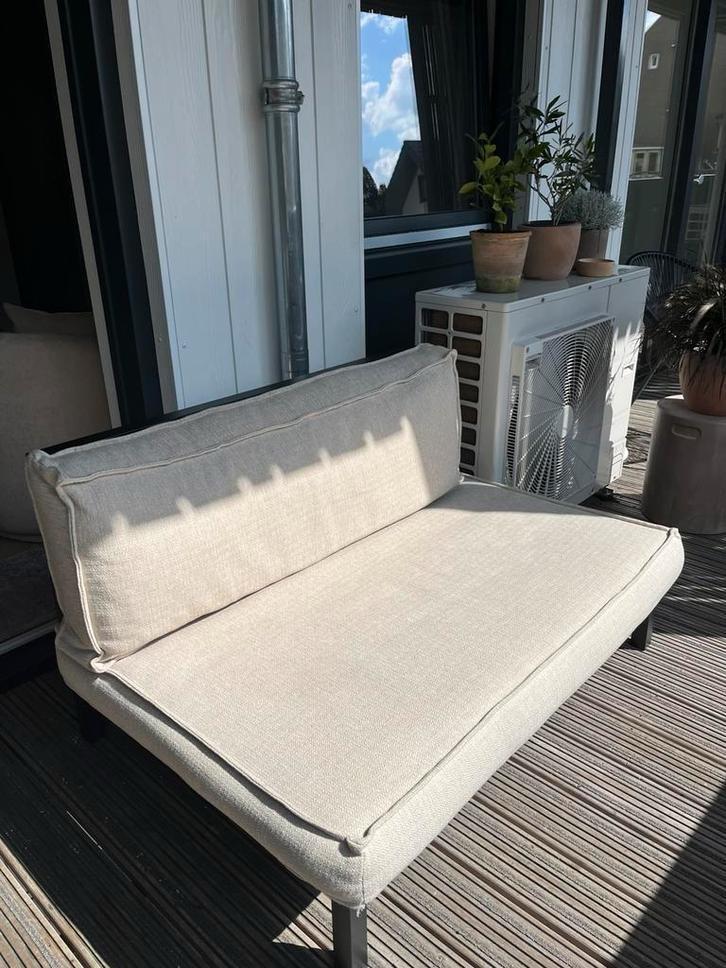 Palletbankje in zwart metaal incl. kussens, Tuin en Terras, Tuinbanken, Zo goed als nieuw, Ophalen