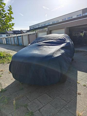 Autohoes met opbergtas beschikbaar voor biedingen