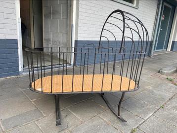 Antiek, brocante smeetijzeren wieg  beschikbaar voor biedingen
