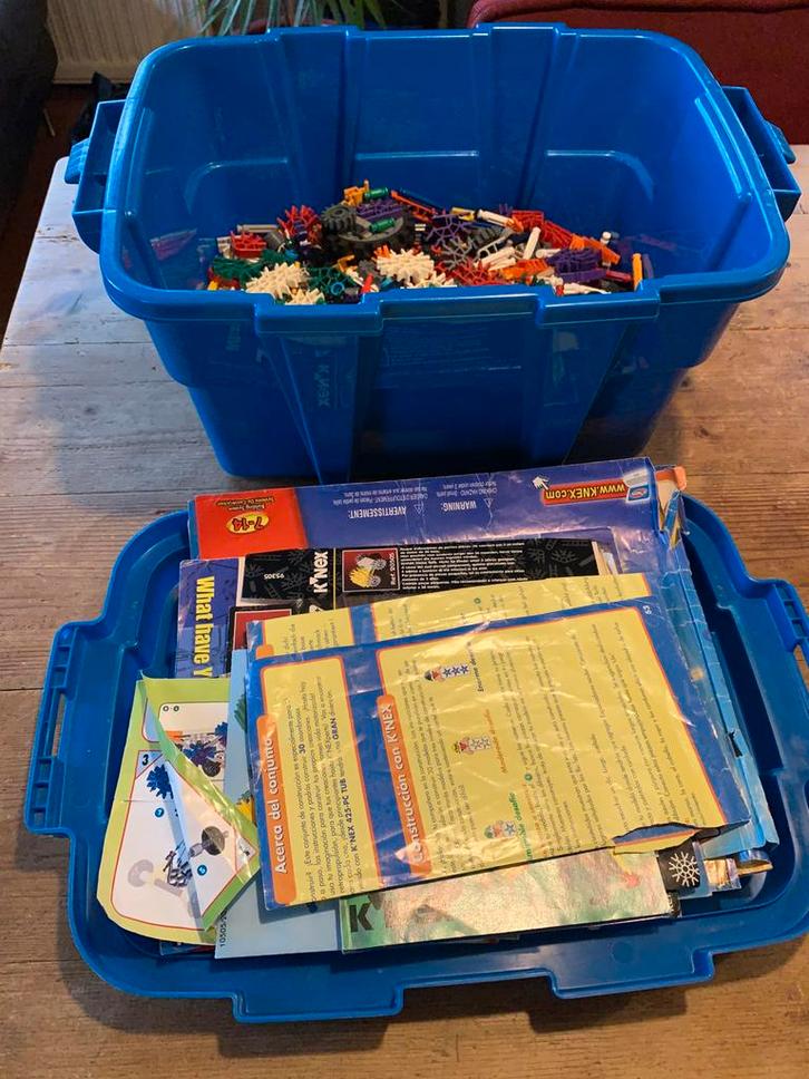 K’nex 425 bouwset. Met opbergbox en extra raceauto set., Kinderen en Baby's, Speelgoed | Overig, Gebruikt, Jongen of Meisje, Ophalen