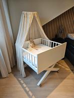 Tweelingwieg met matrasjes, hoezen en hemeltje, Ophalen, Gebruikt, Wieg