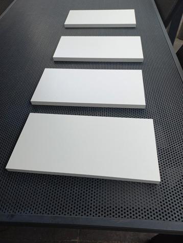 4 witte planken 20 cm x 40 cm beschikbaar voor biedingen