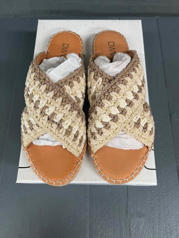 Mooie DWRS sandaaltjes NIEUW beschikbaar voor biedingen