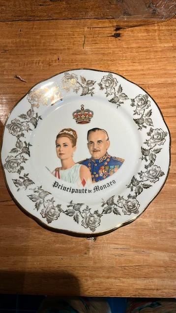 Porseleinen huwelijks- bord prins Reinier en prinses Gracia beschikbaar voor biedingen