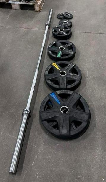 107,5kg Olympische Rubberen Lifemaxx Gewichten + Barbell beschikbaar voor biedingen