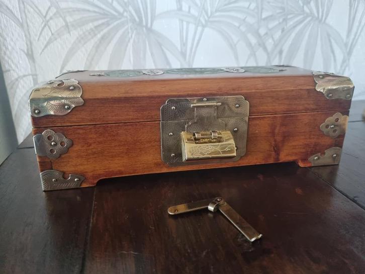 Oud Chinees Rozenhouten Sieradenkistje - Jade -, Antiek en Kunst, Kunst | Niet-Westerse kunst, Ophalen of Verzenden