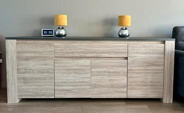 Dressior, eettafel, kast en tv meubel beschikbaar voor biedingen
