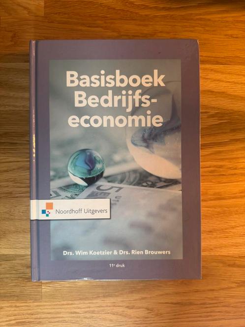 Basisboek Bedrijfseconomie (11e druk) - Wim Koetzier, Boeken, Economie, Management en Marketing, Zo goed als nieuw, Economie en Marketing