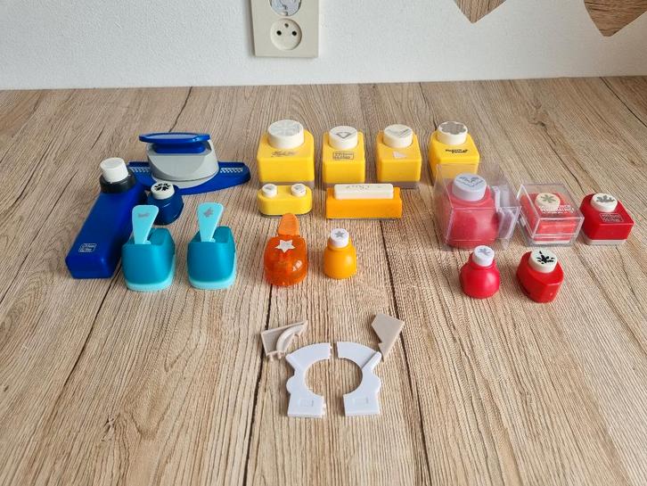 8 Diverse Kerst Ponsen voor mooie kaarten te maken., Hobby en Vrije tijd, Kaarten | Zelf maken, Gebruikt, Pons of Mal, Kerst, Verzenden