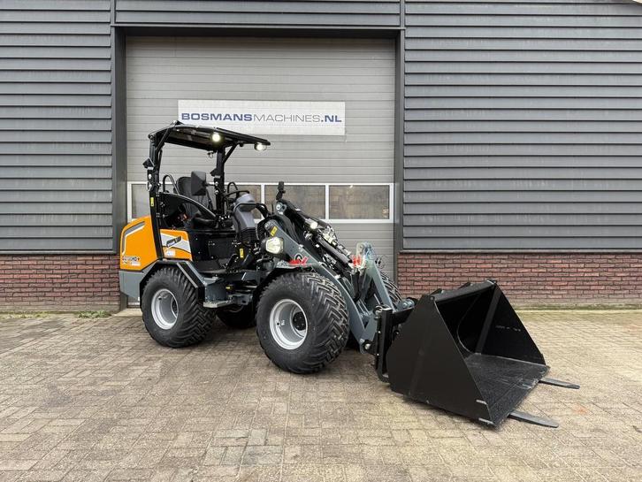 Giant G2700 X-TRA HD + shovel NIEUW (LED verlichting, kogelt, Zakelijke goederen, Machines en Bouw | Kranen en Graafmachines, Wiellader of Shovel