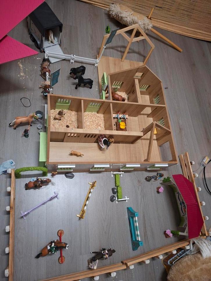 Paardenstal Heel veel schleich en meer ., Verzamelen, Poppenhuizen en Toebehoren, Poppenhuis, Ophalen