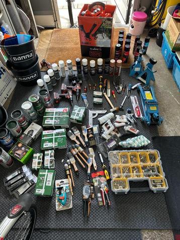 Veel merk gereedschap Bosch etc en schilder artikelen €370 beschikbaar voor biedingen