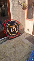 embleem 75 op stevig zeil in een hoepel. 1 meter diam, Ophalen, Zo goed als nieuw