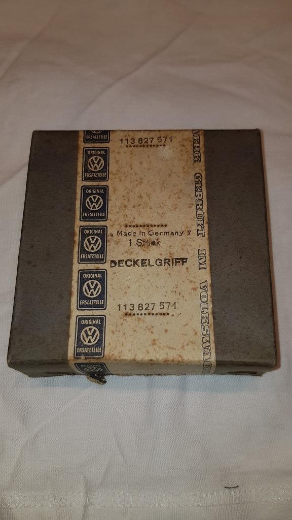 VW Kever Ovaal motorklep greep NOS in Originele verpakking., Auto-onderdelen, Overige Auto-onderdelen, Oldtimer onderdelen, Volkswagen