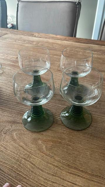 Vintage wijn glazen. beschikbaar voor biedingen