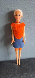 Barbie pop met oranje outfit, Ophalen of Verzenden, Zo goed als nieuw, Barbie