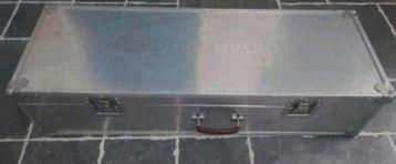 Flightcase met vlindersloten (107L x 38B x 24H) beschikbaar voor biedingen