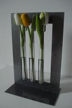 Nieuw modern metalen kunstwerk met 3 houten tulpen 40cm vaas, Ophalen of Verzenden
