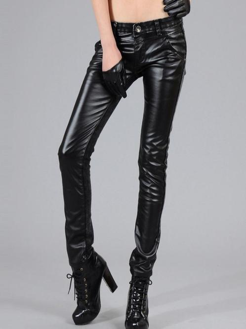 Zwarte Pu-Leren - Leather Look - Lange Broek maat L - Nieuw, Kleding | Dames, Broeken en Pantalons, Nieuw, Maat 42/44 (L), Zwart