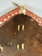 251227 Afrikaans Maasai schild from the Kisongo uit Tanzania, Antiek en Kunst, Ophalen of Verzenden