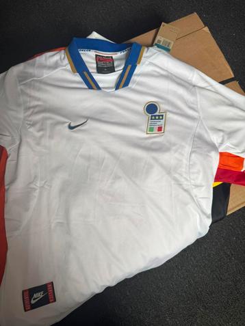 Voetbal shirts beschikbaar voor biedingen