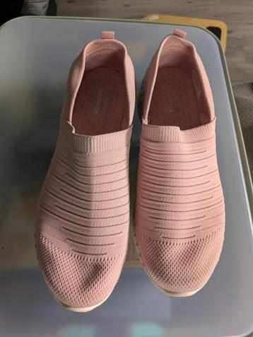 Roze Skechers mt 40,5 beschikbaar voor biedingen