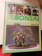 Werken met Bonsai PRAKTISCHE !! Handleiding Kweken Verzorgen, Ophalen of Verzenden, Zo goed als nieuw, Wereldberoemde bonsaimeester Peter Chan.