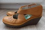* ZGAN Fly London okergele sleehak, mt 39 *, Verzenden, Geel, Sandalen of Muiltjes, Zo goed als nieuw
