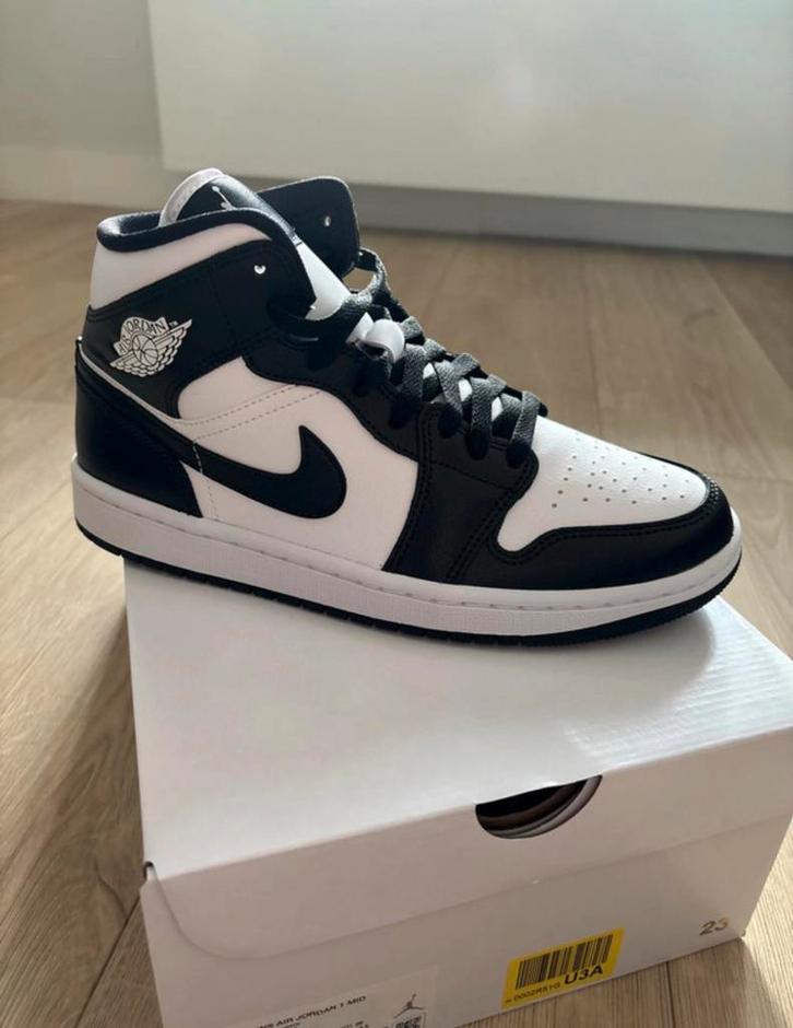 100% origineel! Nike Jordan 1 mid, maat 40,5, Kleding | Heren, Schoenen, Nieuw, Sneakers of Gympen, Zwart, Ophalen of Verzenden