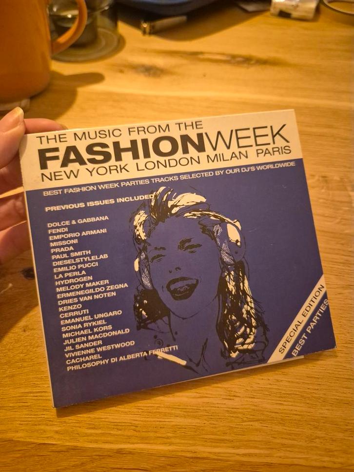 Fashion Week CD - Special Edition, Cd's en Dvd's, Cd's | Pop, Zo goed als nieuw, 2000 tot heden, Boxset, Ophalen of Verzenden