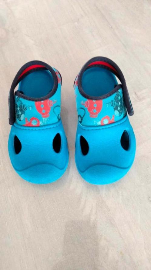 blauwe watersandalen / strand sloffen maat 24 - 25, Kinderen en Baby's, Babykleding | Schoentjes en Sokjes, Gebruikt, Jongetje of Meisje