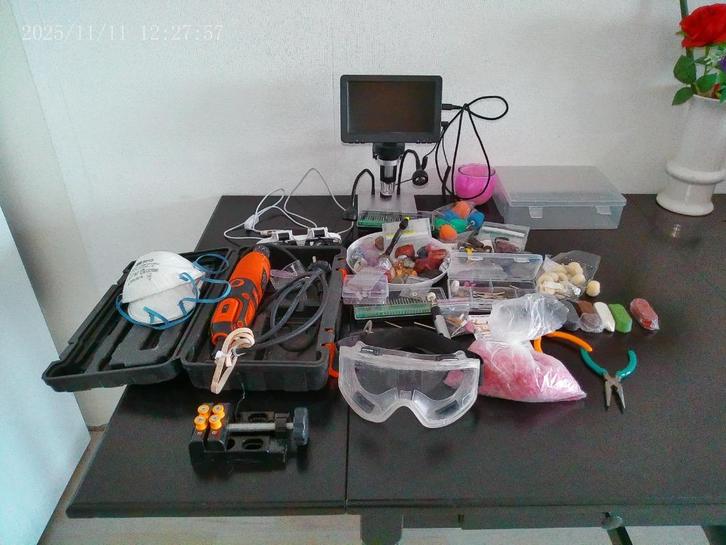 Dremel en heel veel accessoires, Doe-het-zelf en Verbouw, Gereedschap | Handgereedschap, Gebruikt, Ophalen