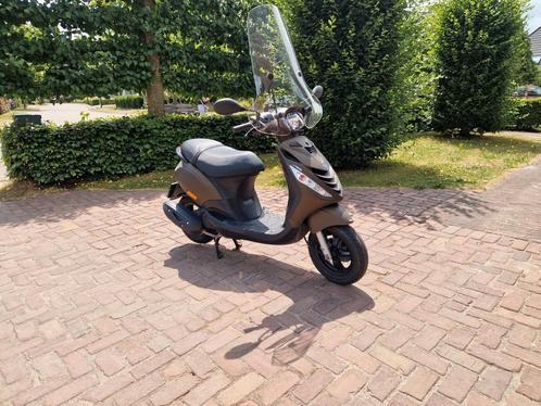Piaggio zip iget, Fietsen en Brommers, Scooters | Piaggio, Zo goed als nieuw, Zip, Maximaal 45 km/u, Benzine, Ophalen