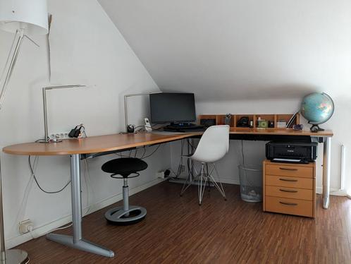 Ruim IKEA bureau, Huis en Inrichting, Bureaus, Zo goed als nieuw, Ophalen of Verzenden