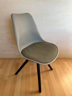 Set van 4 kuipstoelen met zwarte poten, Kunststof, Gebruikt, Ophalen of Verzenden, Vier