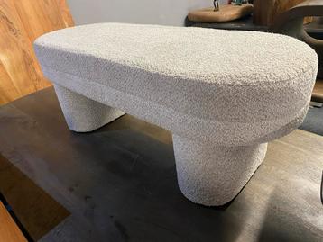Bankje off white boucle - 125cm breed beschikbaar voor biedingen