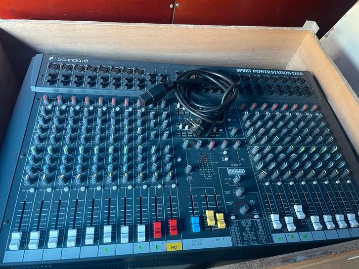 Soundcraft Spirit Powerstation 1200 Mengpaneel, Muziek en Instrumenten, Mengpanelen, Zo goed als nieuw, 10 tot 20 kanalen, Microfooningang
