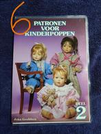 8 boeken kinderpoppen/exotische poppen, Ophalen of Verzenden, Zo goed als nieuw, Poppen maken