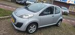 Peugeot 107 1.0 Access Accent airco velgen, Voorwielaandrijving, Euro 5, Gebruikt, 4 stoelen