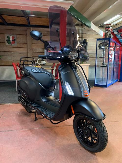 Gebro scooters: Vespa sprint 45KM facelift full option, Fietsen en Brommers, Brommers | Vespa, Nieuw, Overige modellen, Maximaal 45 km/u