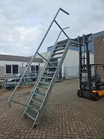 Trap stalen trap 300 cm. gegalvaniseerd met bordes, Doe-het-zelf en Verbouw, Ladders en Trappen, Ophalen, Gebruikt, 2 tot 4 meter